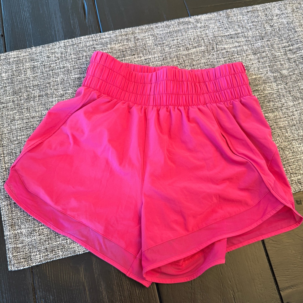 Athleta High Rise Mesh stager Run 3” Short
